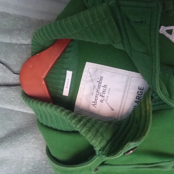 Abercrombie & Fitch Vibrant Green Pullover With Collar. - Picture 7 of 7